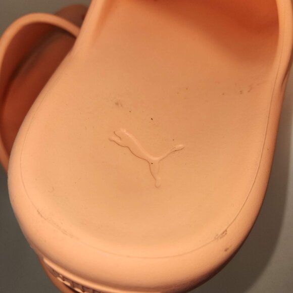 Puma Shibusa, soft peach, slip-on slides, 1"Sz 3, fits 6-7 pre-owned - Picture 4 of 7